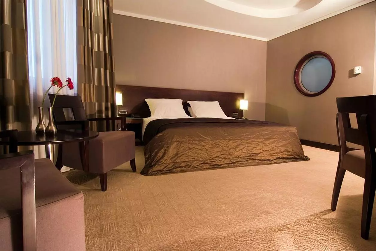 THEATHENINAN_SHABAVIZ (5).jpg